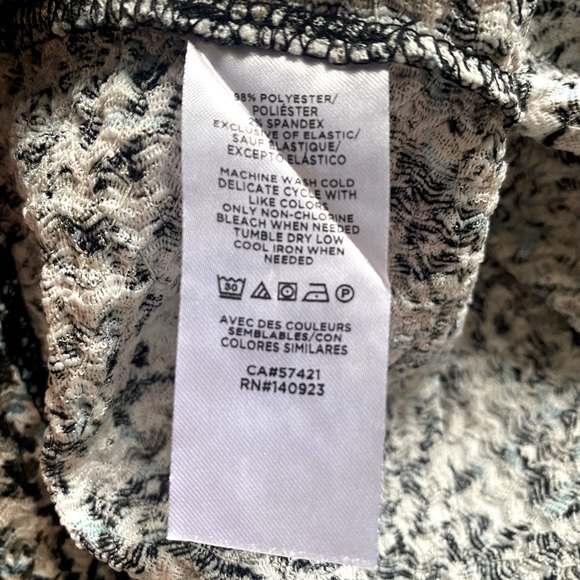 Brand New: LOFT- XS-Blouse - Picture 6 of 6